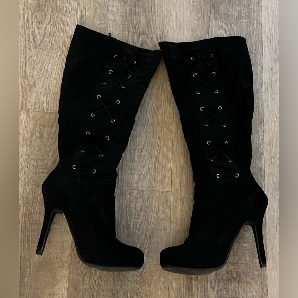 Madeline Stuart /6 1/2 M / tall black boots